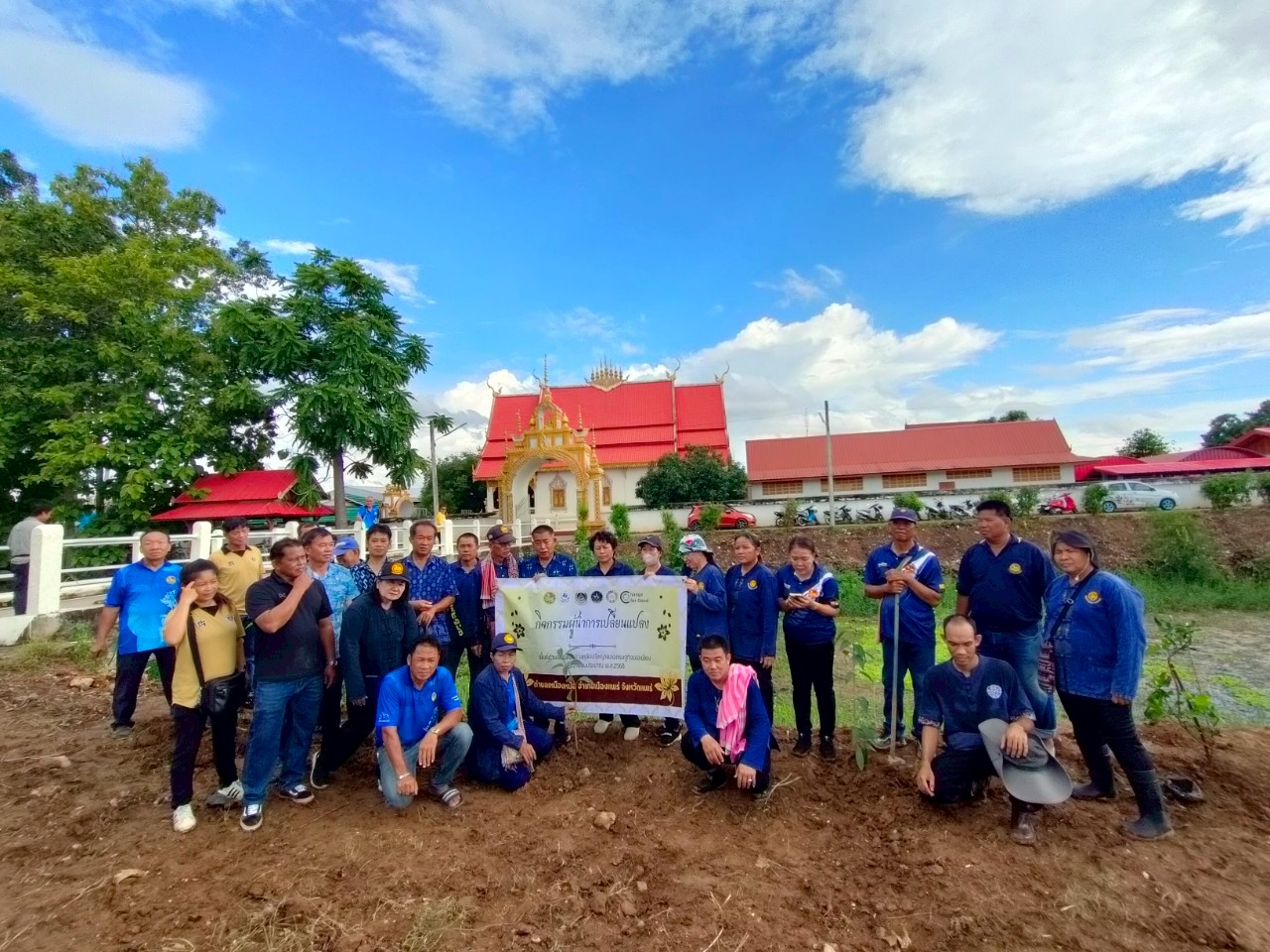 พช.เมืองแพร่ ดำเนินโครงการขับเคลื่อนกิจกรรมตามแผนพัฒนาตำบล ปลูกผักปลอดภัยด้วยพลังเครือข่าย ณ ตำบลเหมืองหม้อ อำเภอเมือแพร่ จังหวัดแพร่